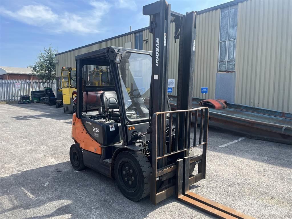 Doosan G25E-5 Plinski viljuškari