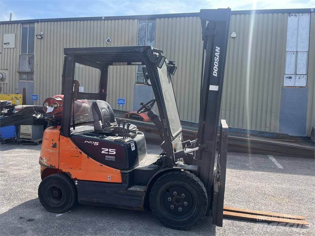 Doosan G25E-5 Plinski viljuškari