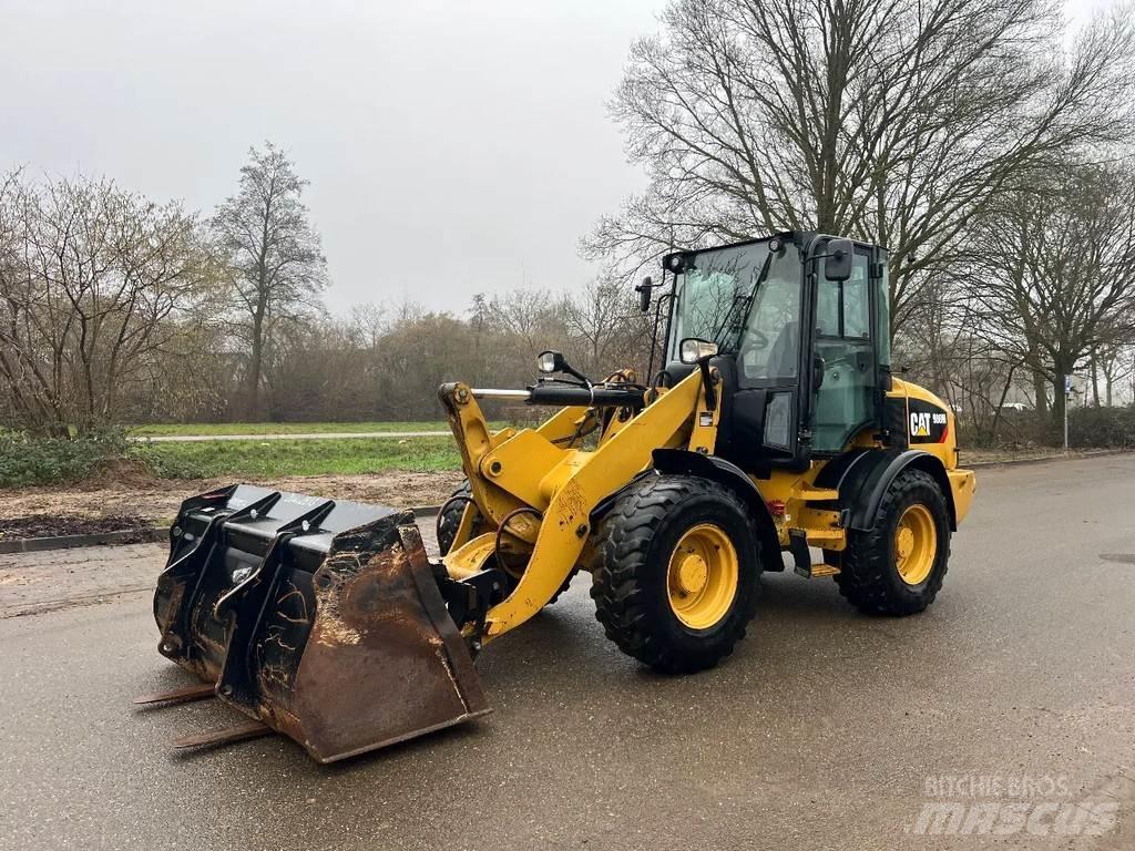 CAT 908M Utovarivači na točkove