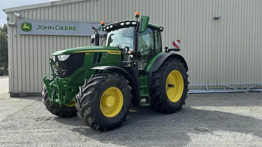 John Deere 6R215 Traktori