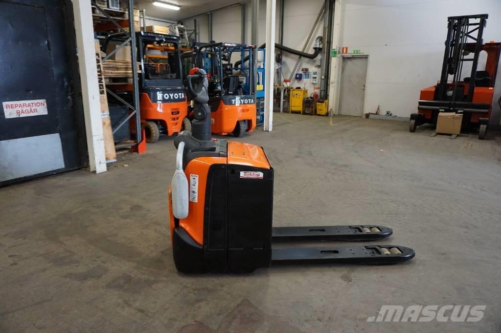 Toyota LPE220 Nisko podizni električni viljuškar sa stajalištom