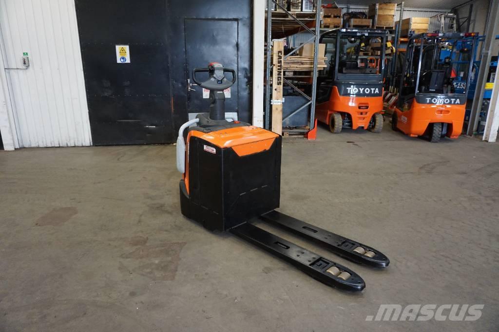 Toyota LPE220 Nisko podizni električni viljuškar sa stajalištom