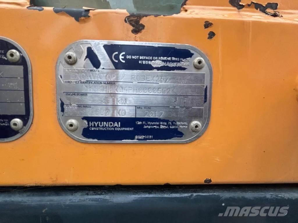 Hyundai R25Z Mini bageri < 7t