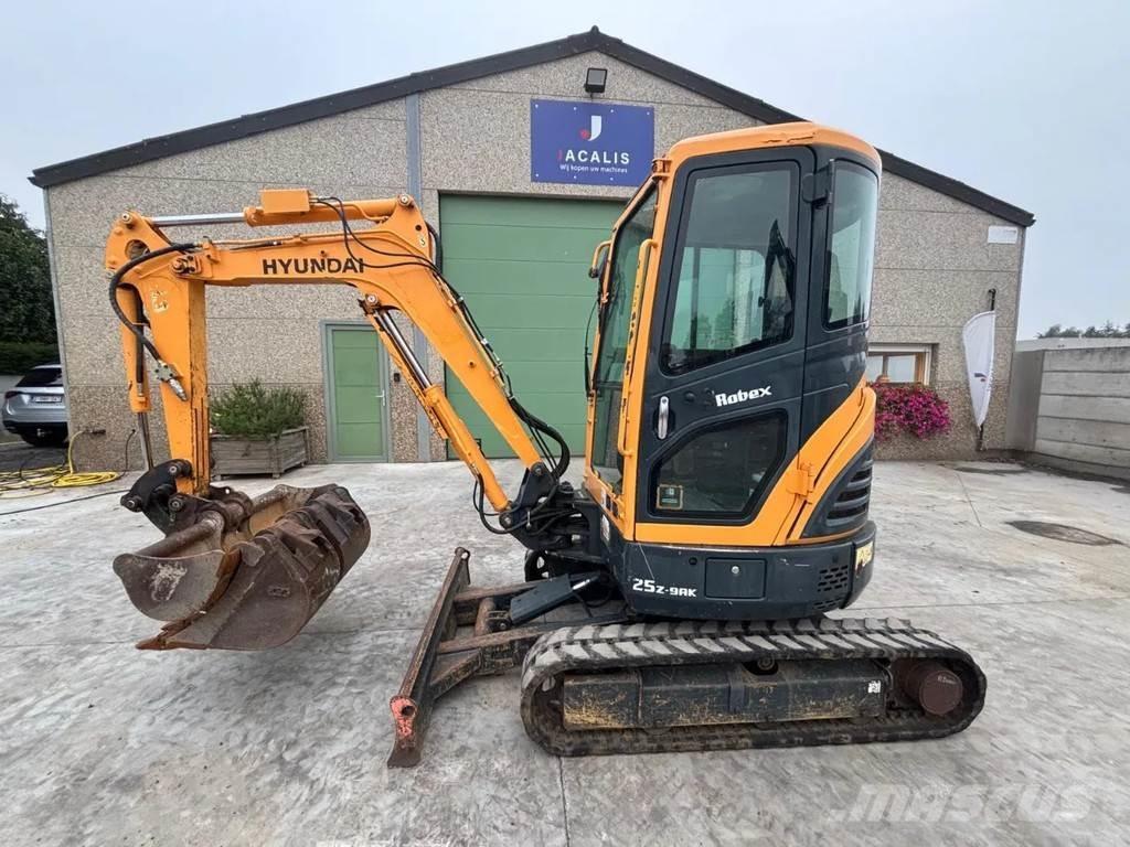 Hyundai R25Z Mini bageri < 7t