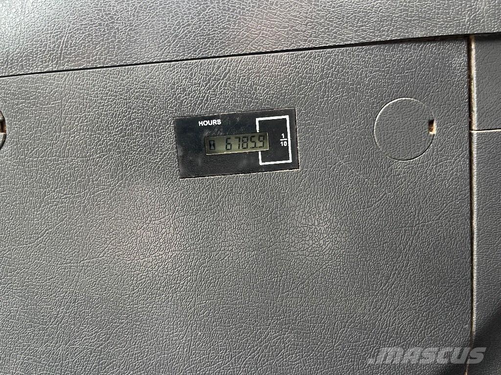 Hyundai HX220L Bageri guseničari
