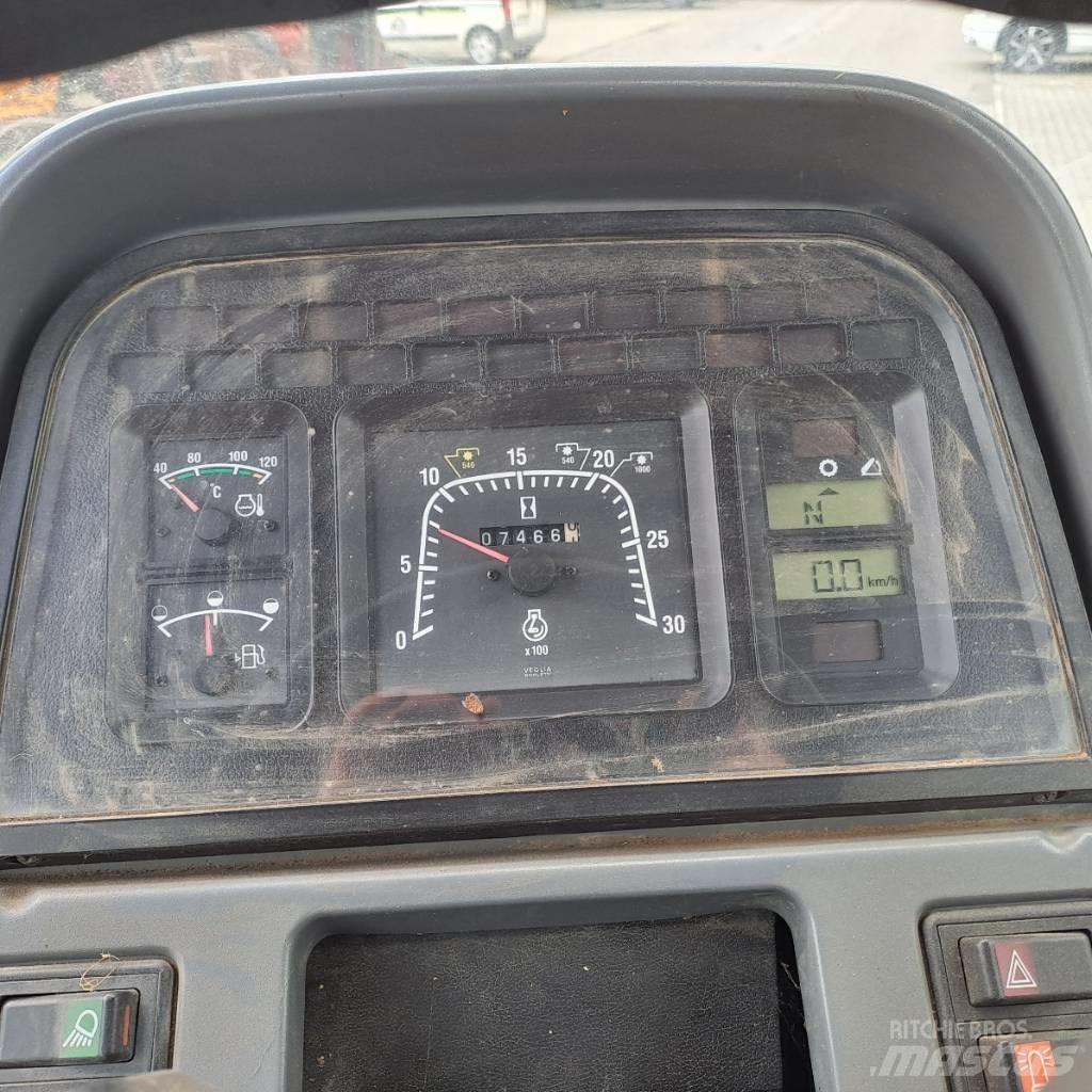 New Holland TS 110 Traktori