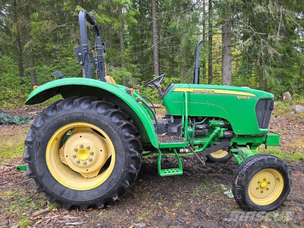 John Deere 5055 E Traktori