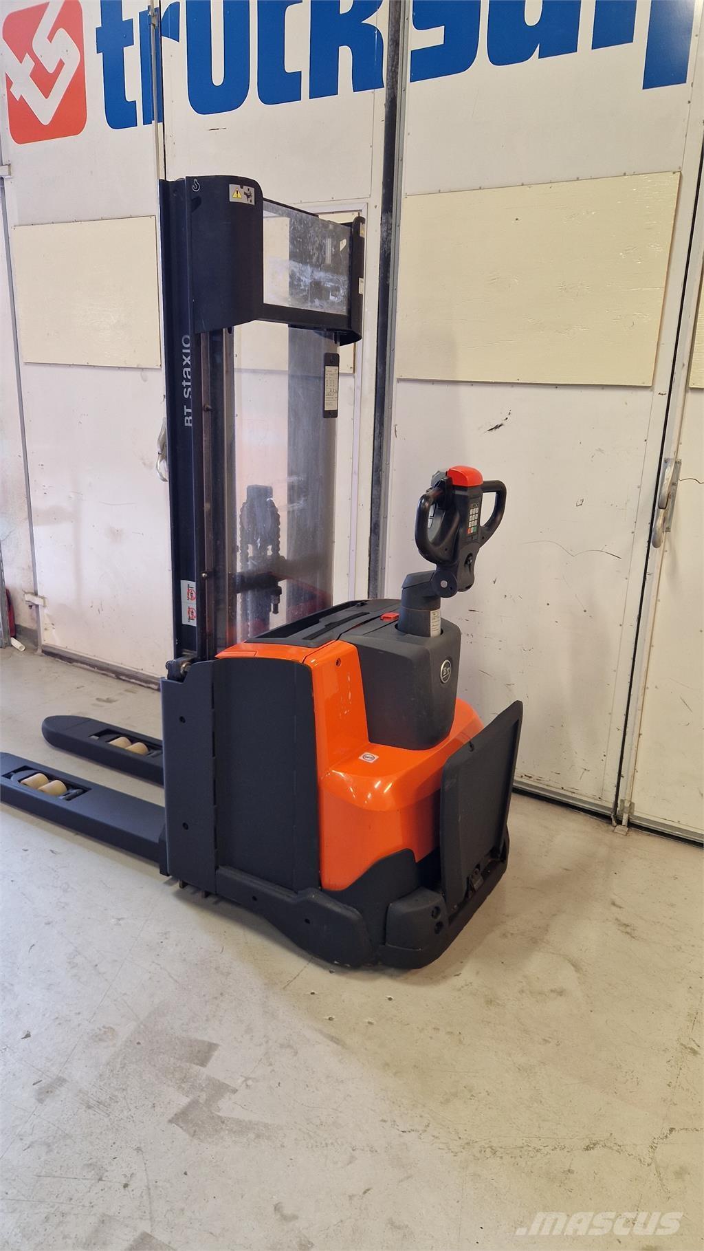 Toyota SWE140L Samopogonski ručni viljuškari