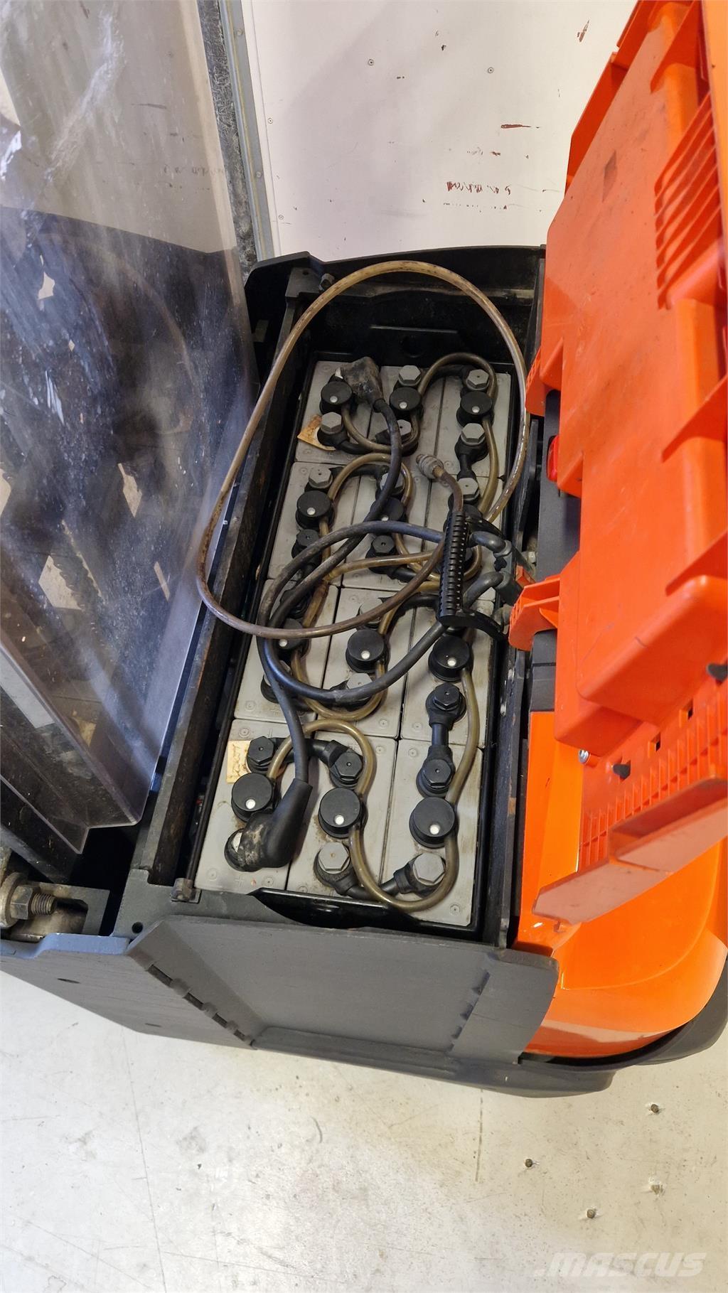 Toyota SWE140L Samopogonski ručni viljuškari