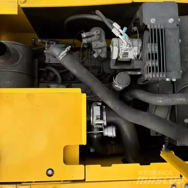 Komatsu PC130 Bageri guseničari