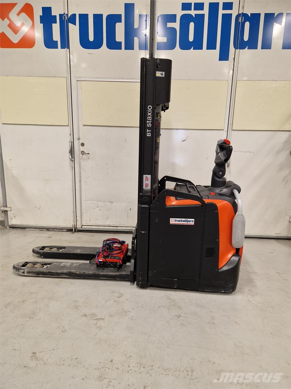 Toyota SPE120L Samopogonski ručni viljuškari