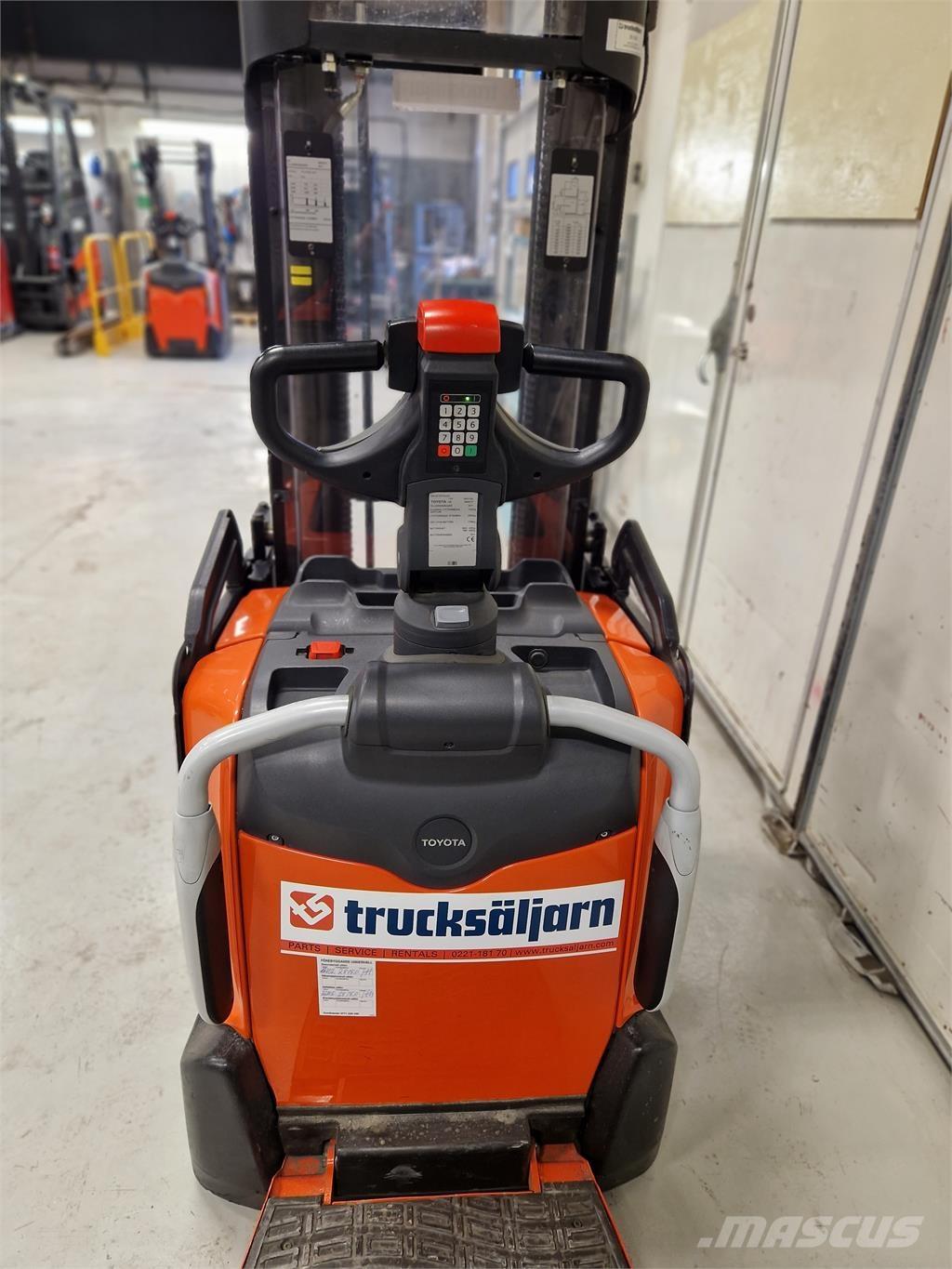 Toyota SPE120L Samopogonski ručni viljuškari