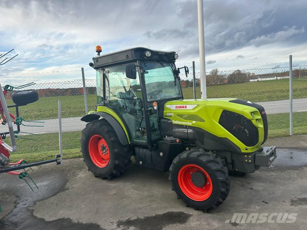 CLAAS Nexos 220 Traktori