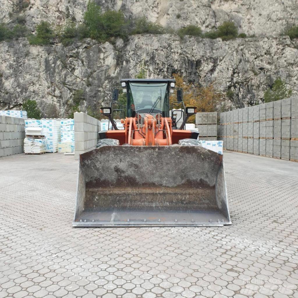 Hitachi ZW 220-5 Utovarivači na točkove