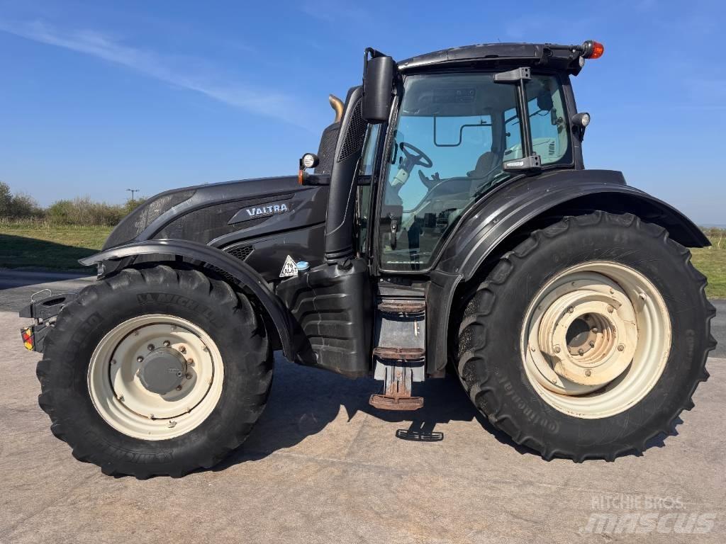 Valtra T 174 Traktori