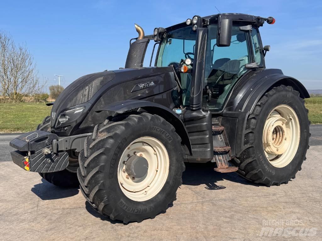 Valtra T 174 Traktori