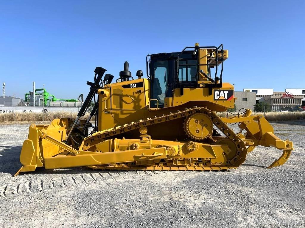 CAT D 6 T Buldožeri guseničari