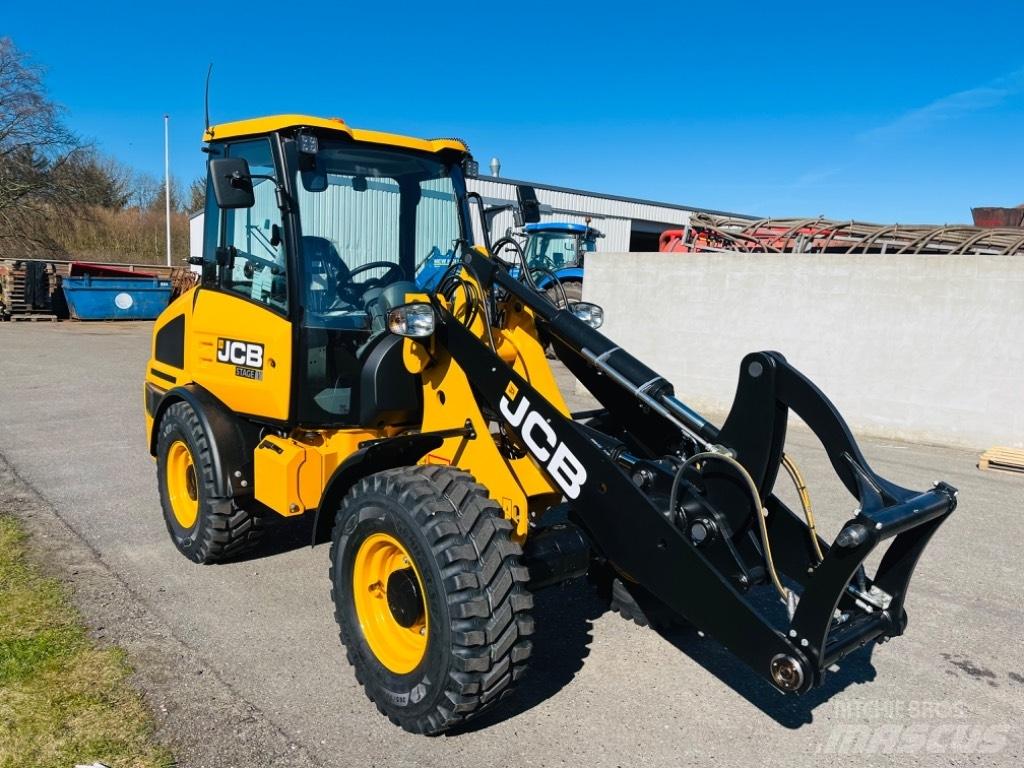 JCB 407 Višenamenski utovarivači