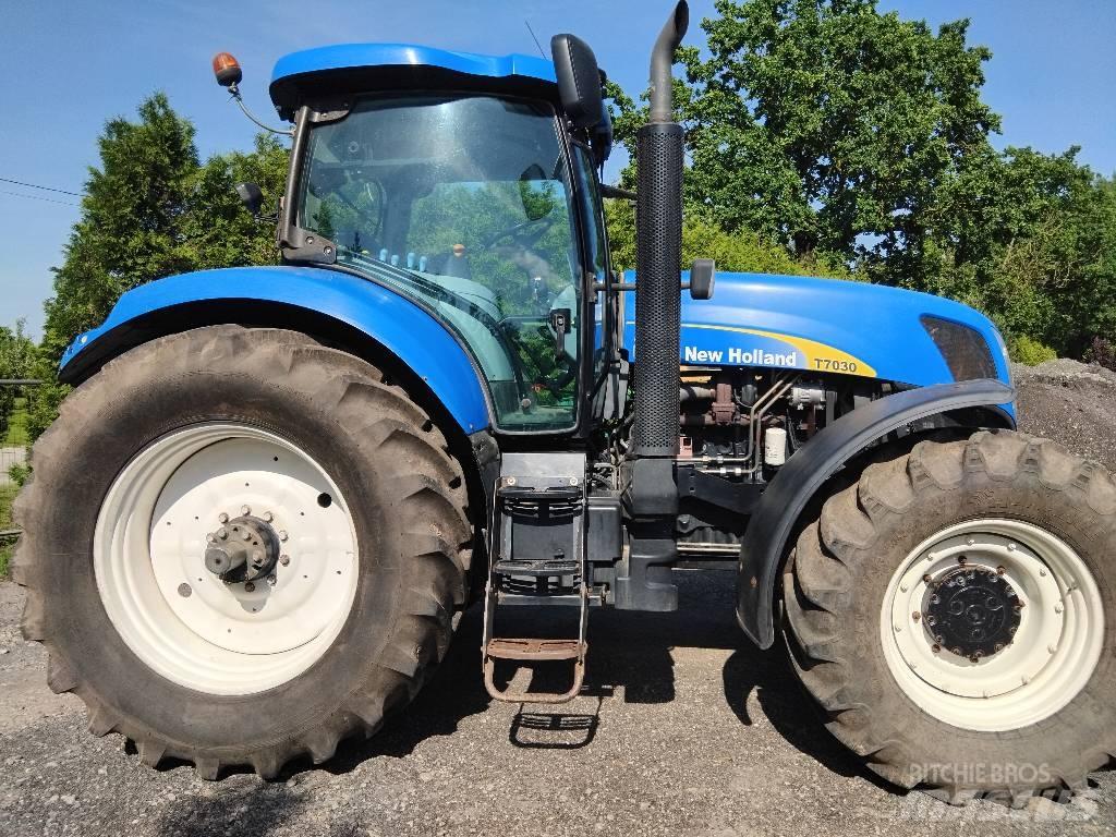 New Holland T7030 Traktori