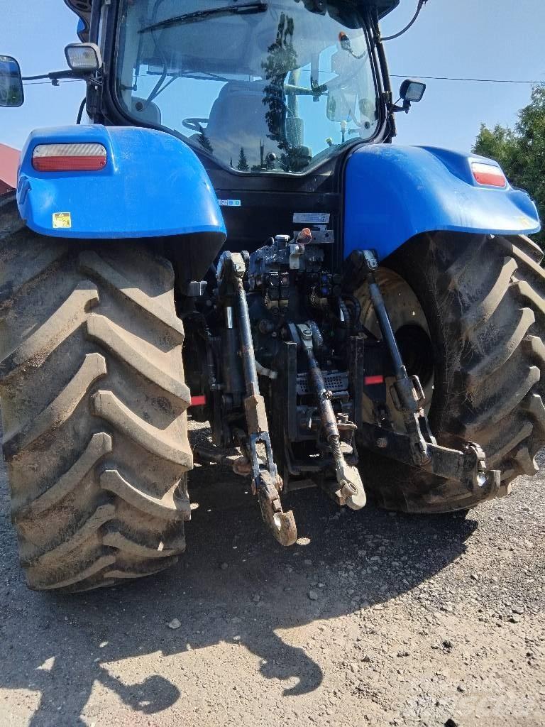 New Holland T7030 Traktori