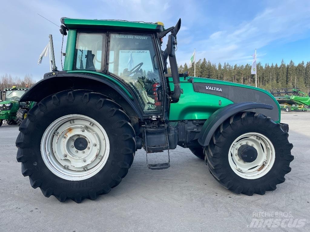 Valtra T 151 Traktori