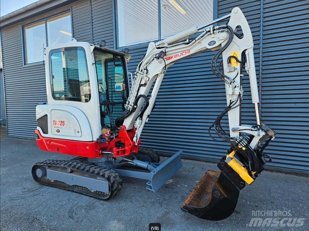 Takeuchi TB 225 Mini bageri < 7t