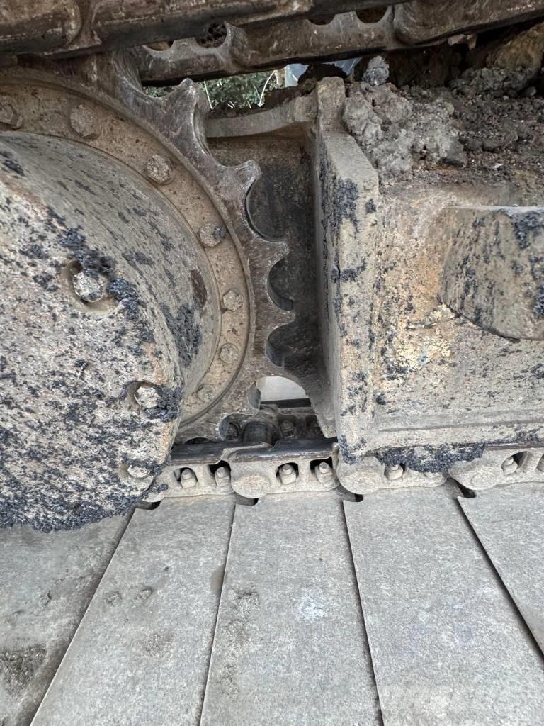 Hitachi ZX 135 US-6 Bageri guseničari