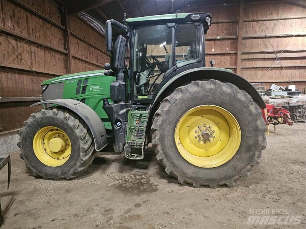 John Deere 6250 R Traktori