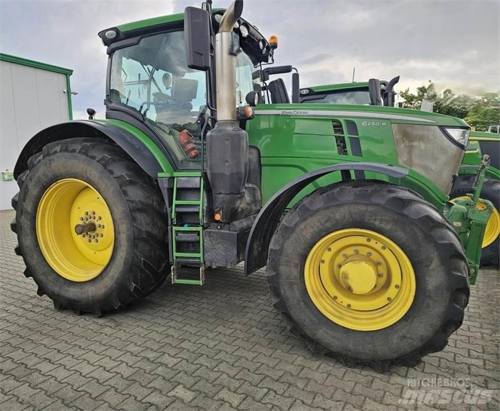 John Deere 6250 R Traktori