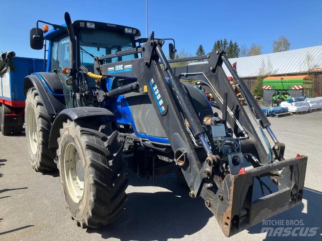 Valtra T 151 Traktori