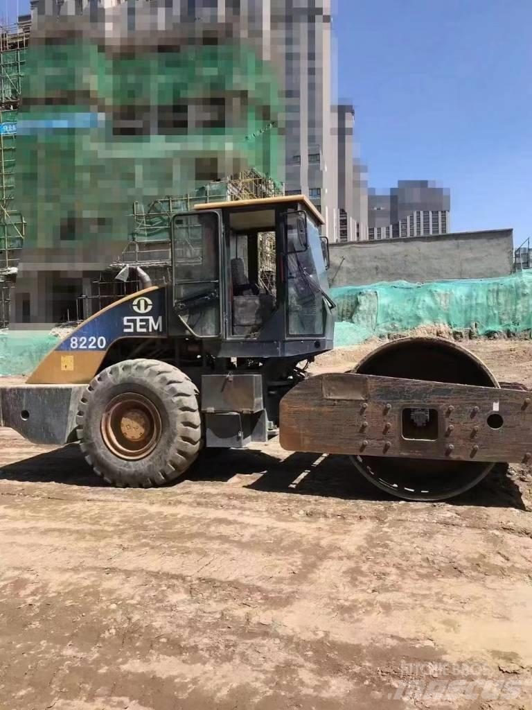 SEM 8220 road roller Valjci sa jednim bubnjem