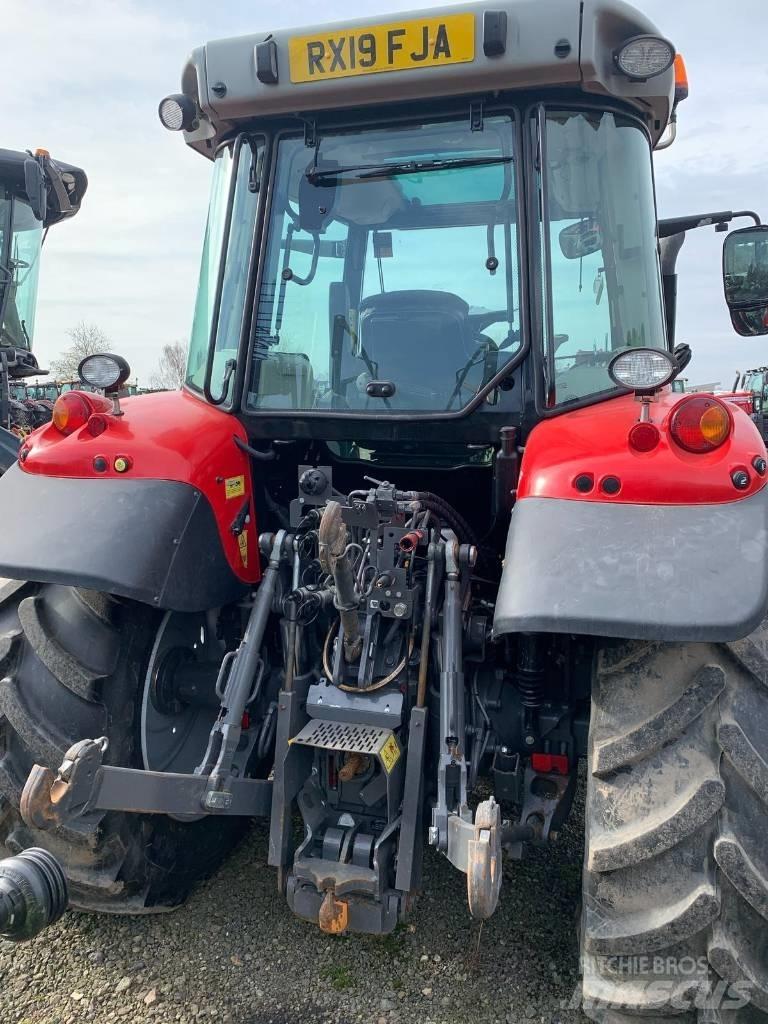 Massey Ferguson 5712 Traktori