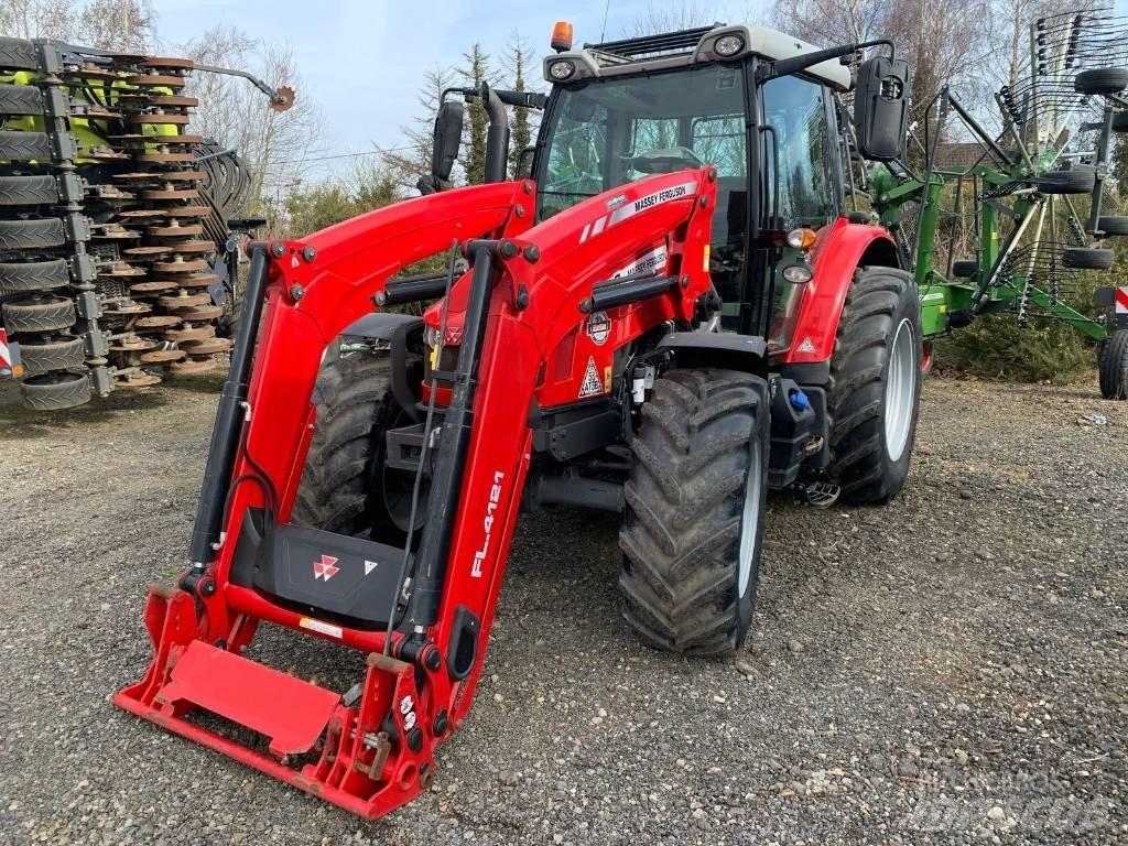 Massey Ferguson 5712 Traktori