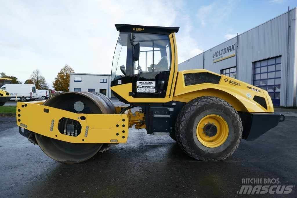 Bomag BW 213 D-5 Nabijači zemlje