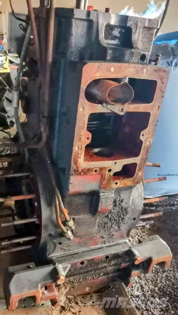 New Holland TM 120 Traktori