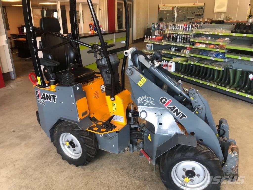 GiANT G 1200 Višenamenski utovarivači