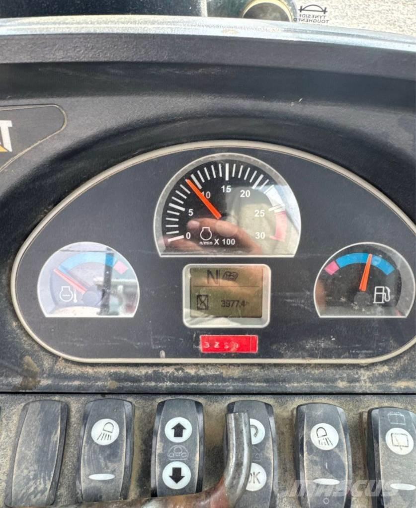 CAT 420 F Rovokopači