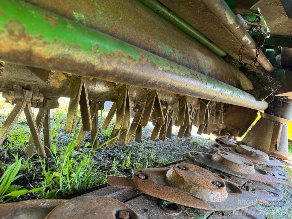 John Deere 131 Kosilice sa postoljem za vuču