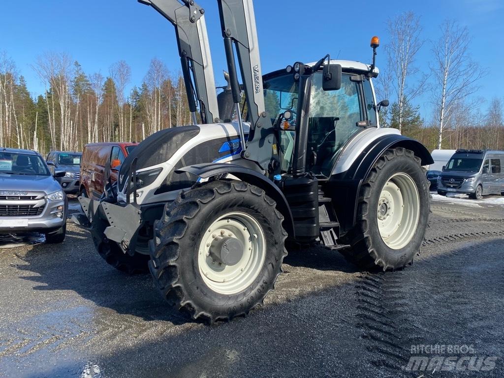 Valtra T 174 Traktori