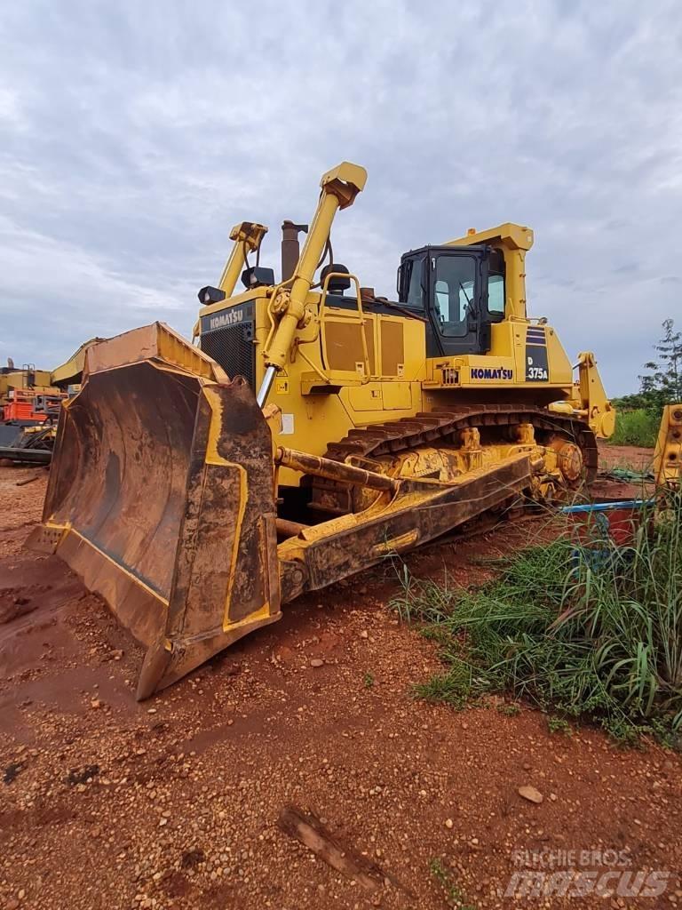 Komatsu D 375 A Buldožeri guseničari