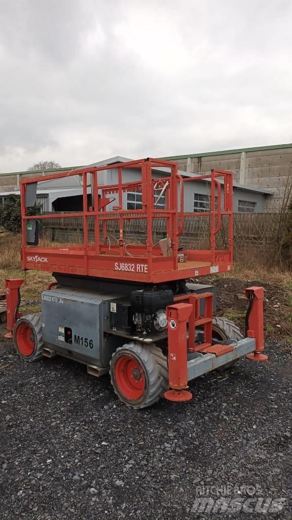 SkyJack SJ 6832 RTE Makazaste platforme