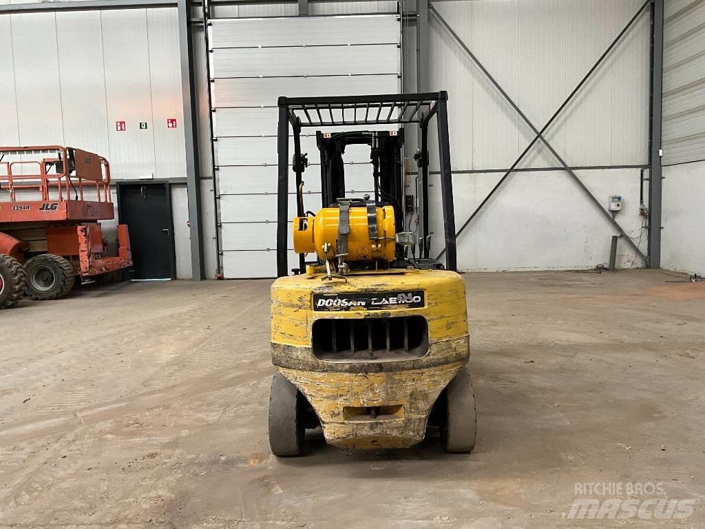 Doosan G 25 P-3 Plinski viljuškari