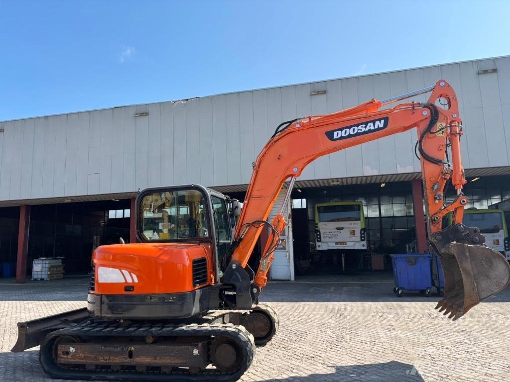 Doosan DX 80 R Midi bageri 7t – 12t