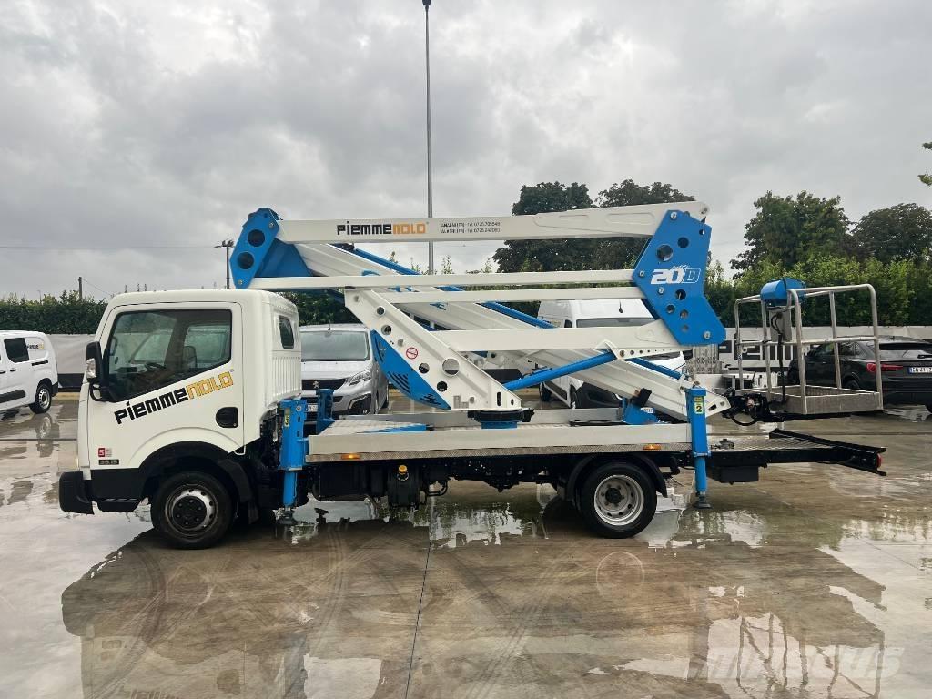 Nissan Socage 320 Auto korpe
