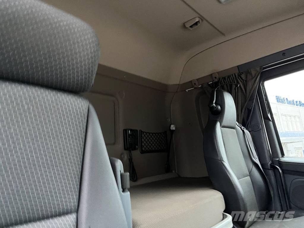 Scania R490 Rol kiper kamioni sa kukom za podizanje tereta