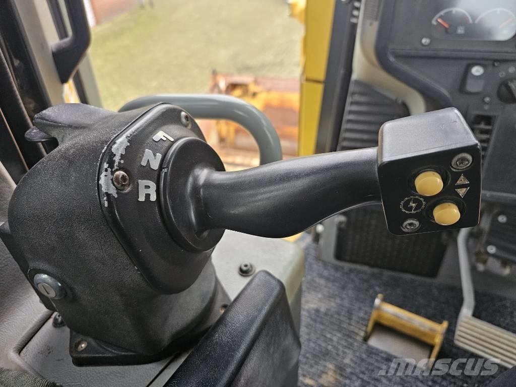 CAT D 6 T LGP Buldožeri guseničari