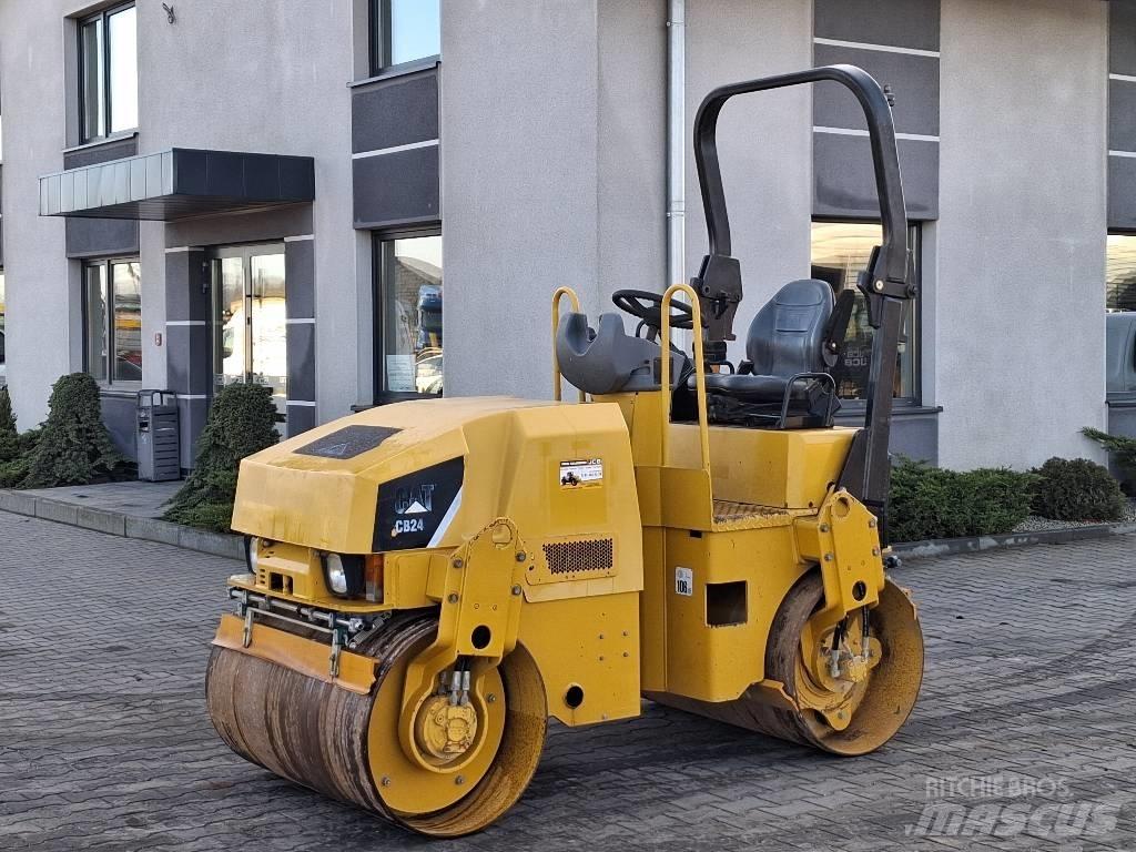 CAT CB 24 Valjci sa duplim bubnjem