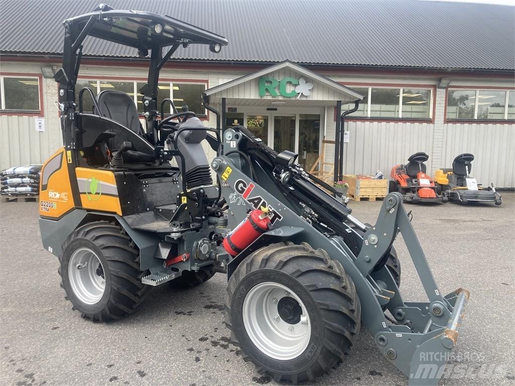 GiANT G2200E Višenamenski utovarivači