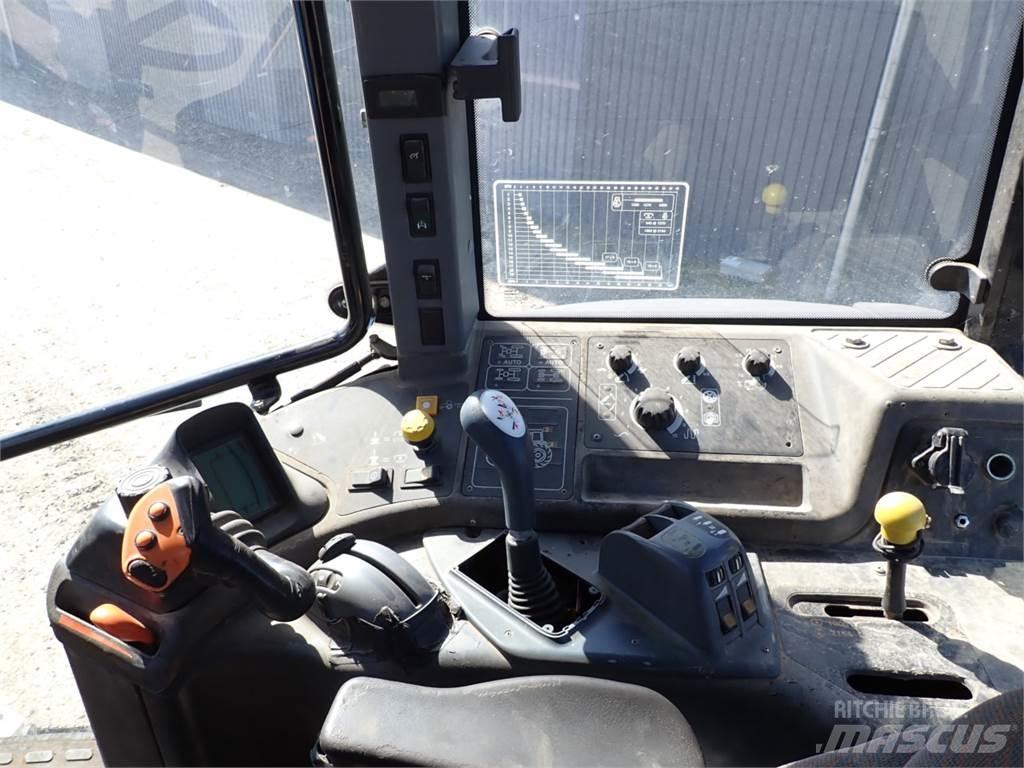 New Holland TM190 Traktori
