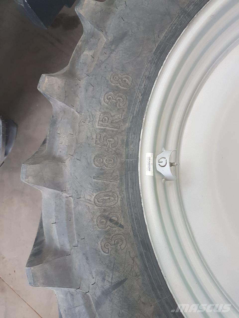 Petlas 380/85R38 Gume, točkovi i felne